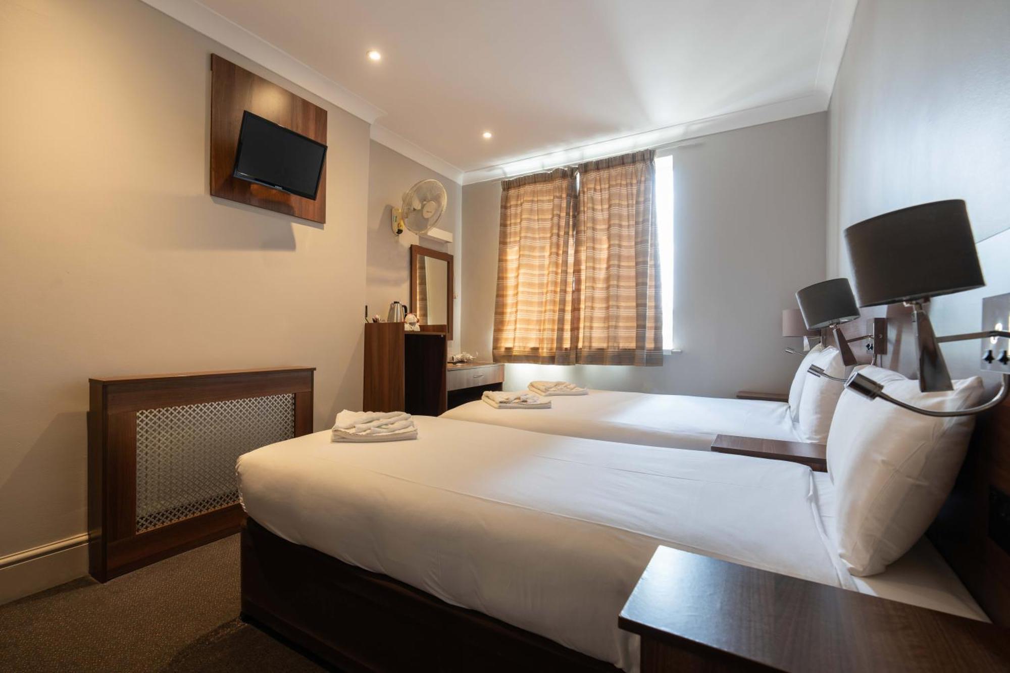 Ascot Hyde Park Hotel Лондон Екстериор снимка